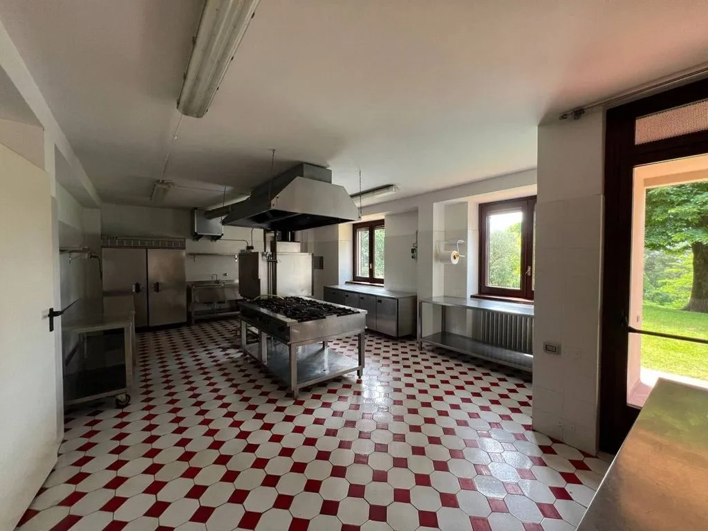 Cuisine - Luxury Villa with Panoramic Views in Moncucco Torinese