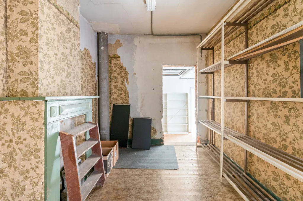 Toad - Commercial Shop with Storage/Wohn in Herentals Centre
