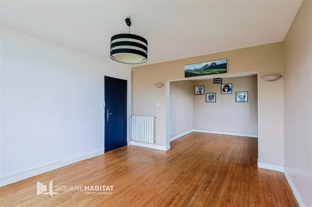 Esik - 5-Piece Apartment with Garage in Pau