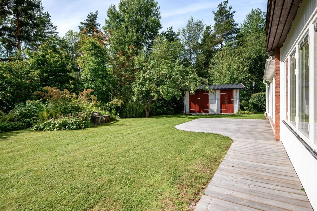 Aed - Modernised Bungalow with Garden in Falun