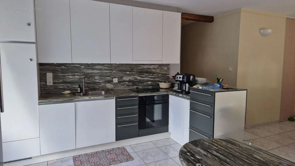 4-toaline maja asukohas Paray-Le-Monial