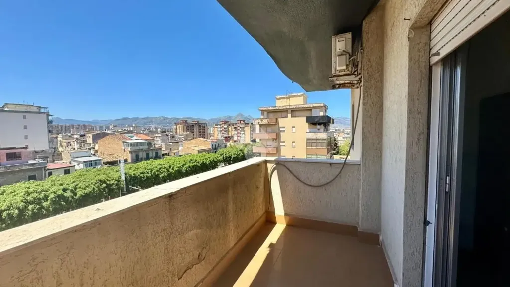 Balcony - Apartment with Balcony in Palermo Centre