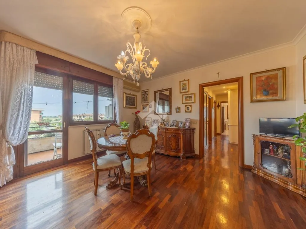 Söögituba - 3-Bedroom Apartment with Balcony in Settecamini