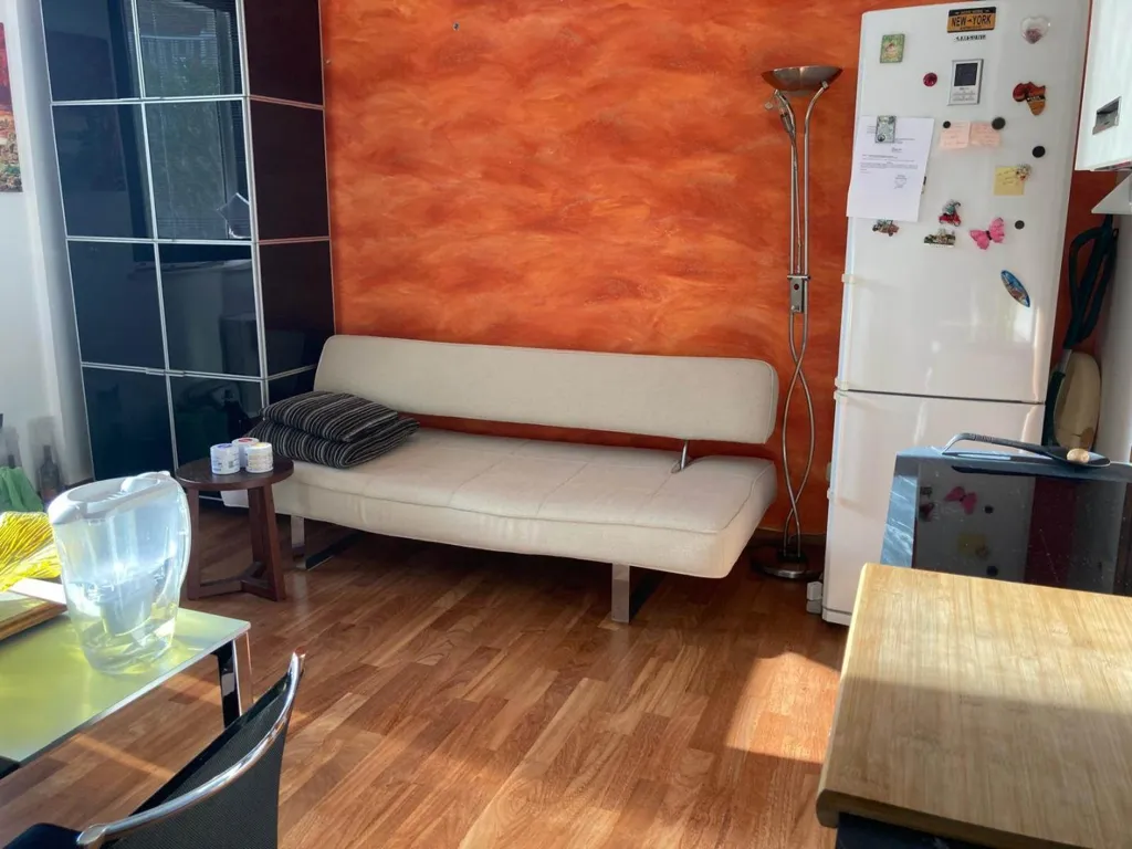 Living Room - Ground Floor Apartment with Private Entrance, Ancona