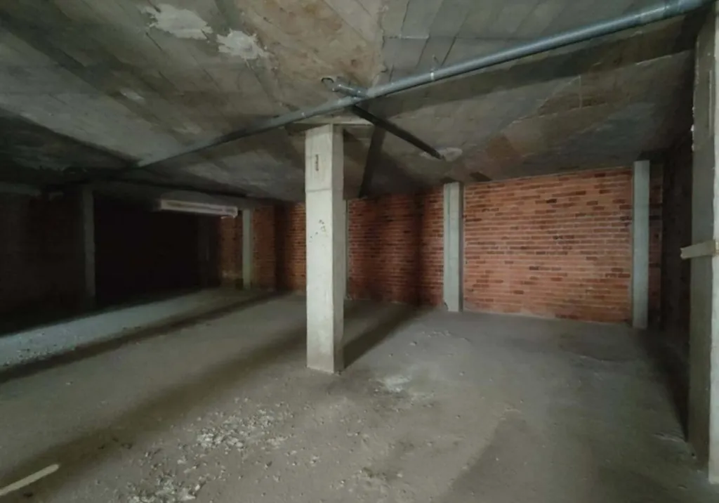 Rooms - Commercial Space with Tour in Narón, A Coruña