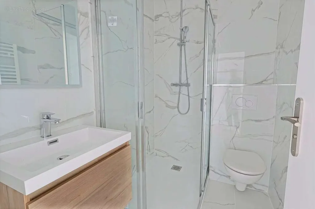 Salles de bain - Duplex Rénové avec Jardin près du Centre-ville d'Antibes