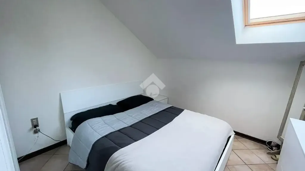 Bedrooms - Mansarded Apartment with Lake View in Mantova
