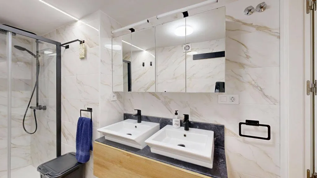 Salles de bain - Modern Loft with High Ceilings in Murcia