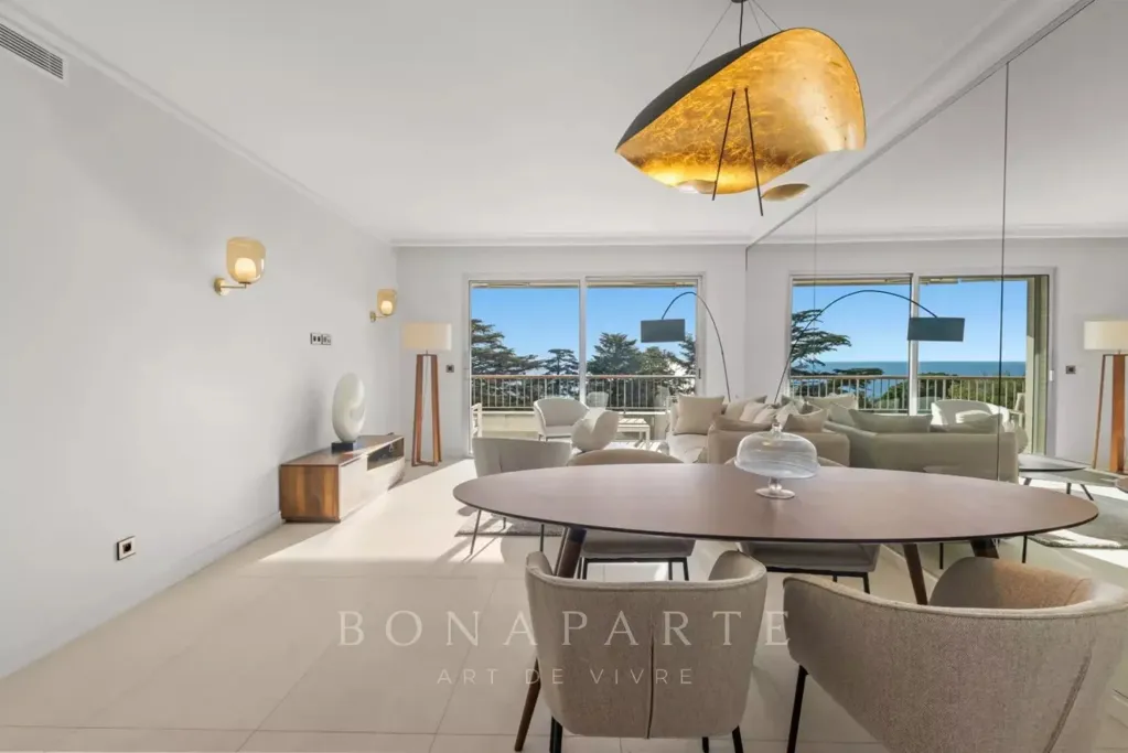 Salle à manger - Appartement Rénové avec Vue Panoramique à Cannes