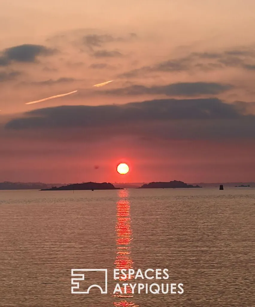 Seaside Property with Restaurant in Morlaix