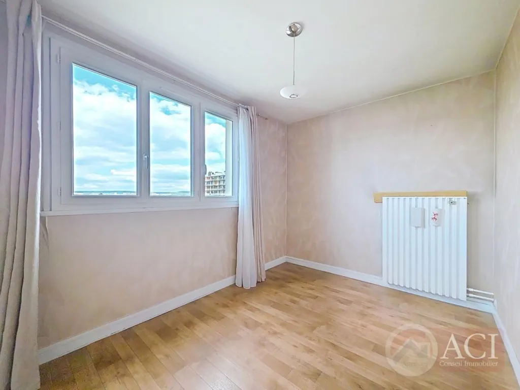 Toad - 2-Bedroom Flat with West View in Epinay-sur-Seine
