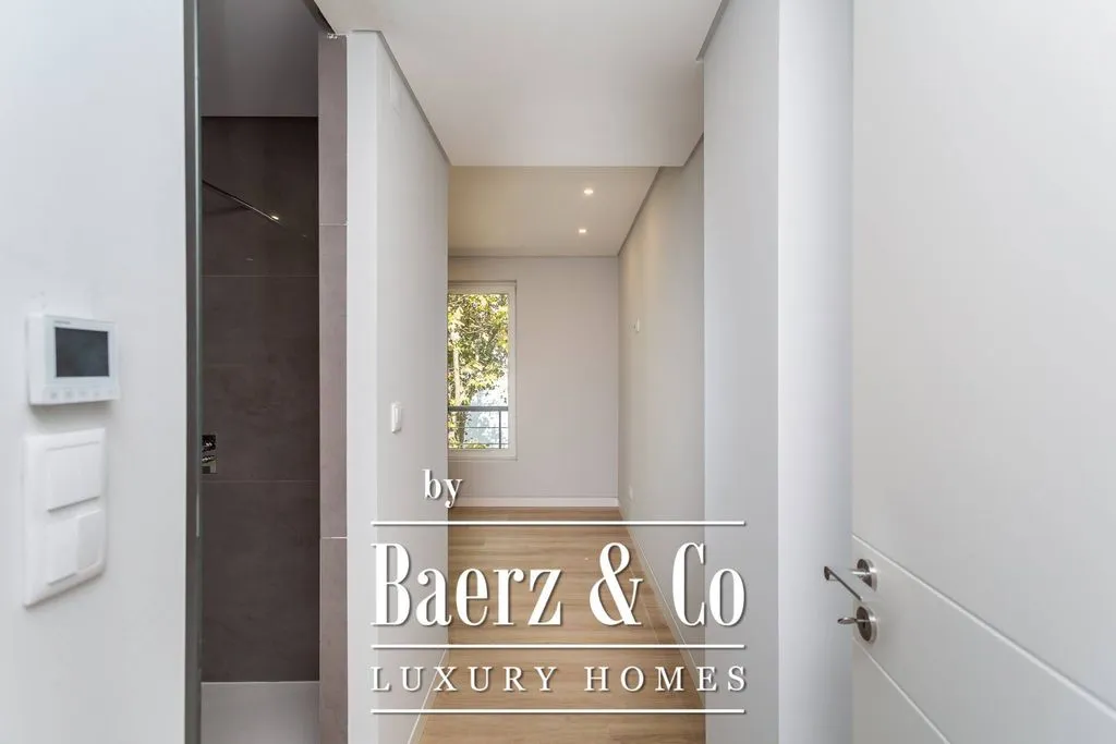 Entrée - Luxury Duplex Flat with Balcony in Carcavelos