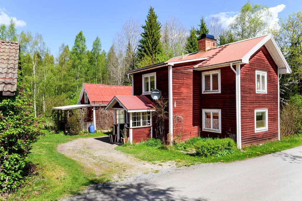 Välivaade - Villa with Barn and Garden in Sågmyra