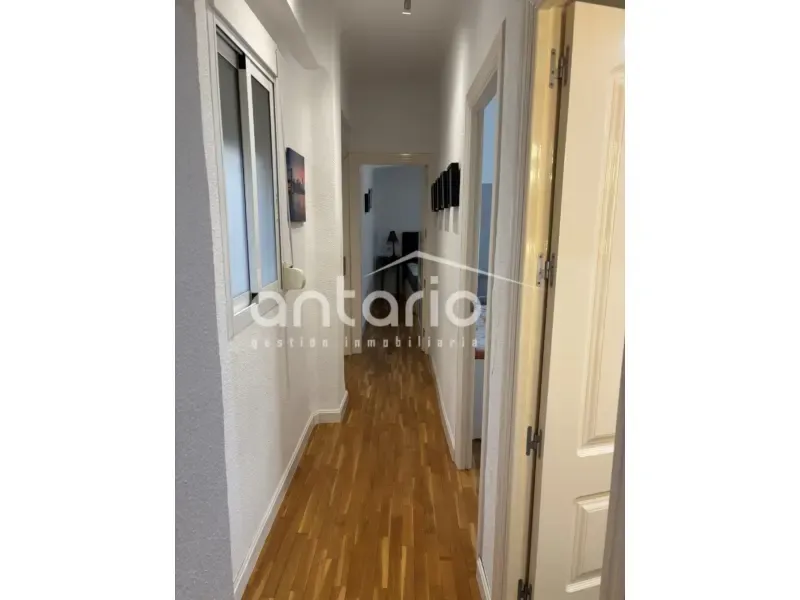 Ingresso - Corner Flat with Large Windows in San Juan