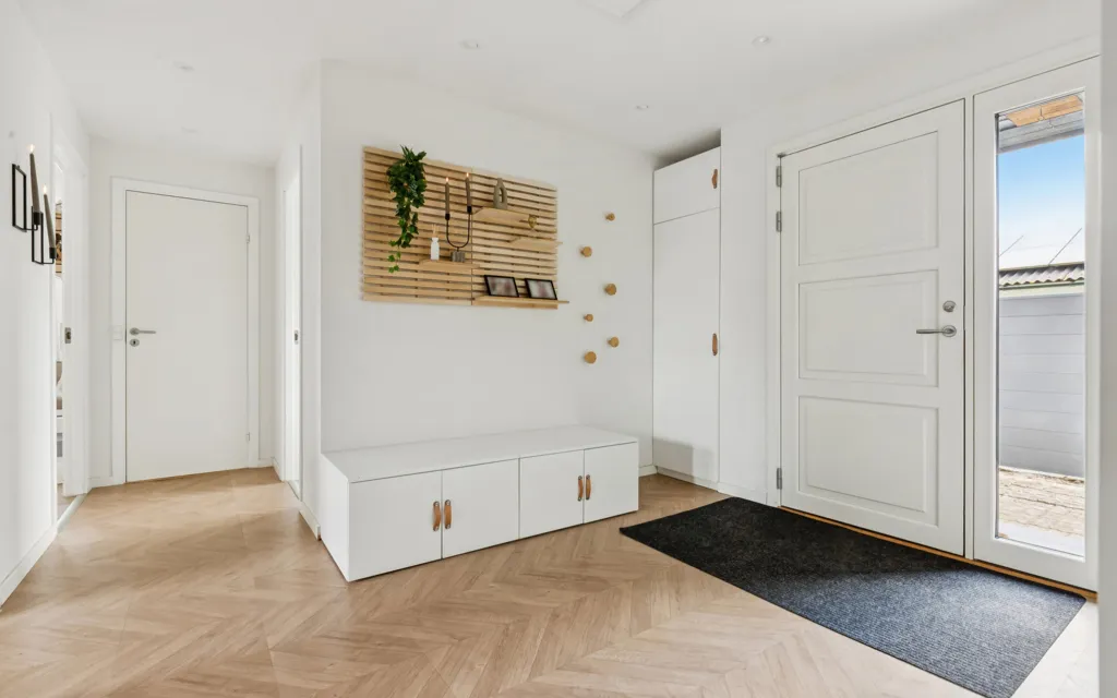 Esik - Modernised Villa with Garden on Vestamager