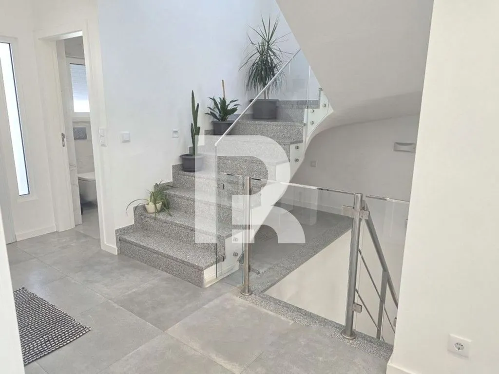 Pièces - Luxury House with Modern Architecture in Sintra