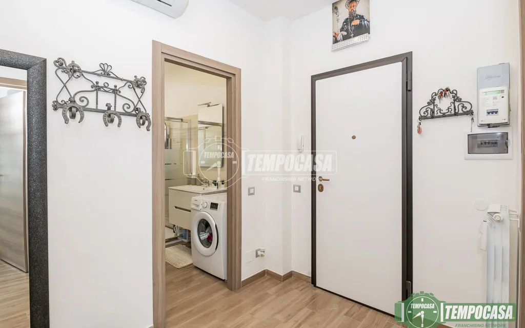Entrée - Rustic 3-Bedroom Apartment with Balcony in Lodi Vecchio