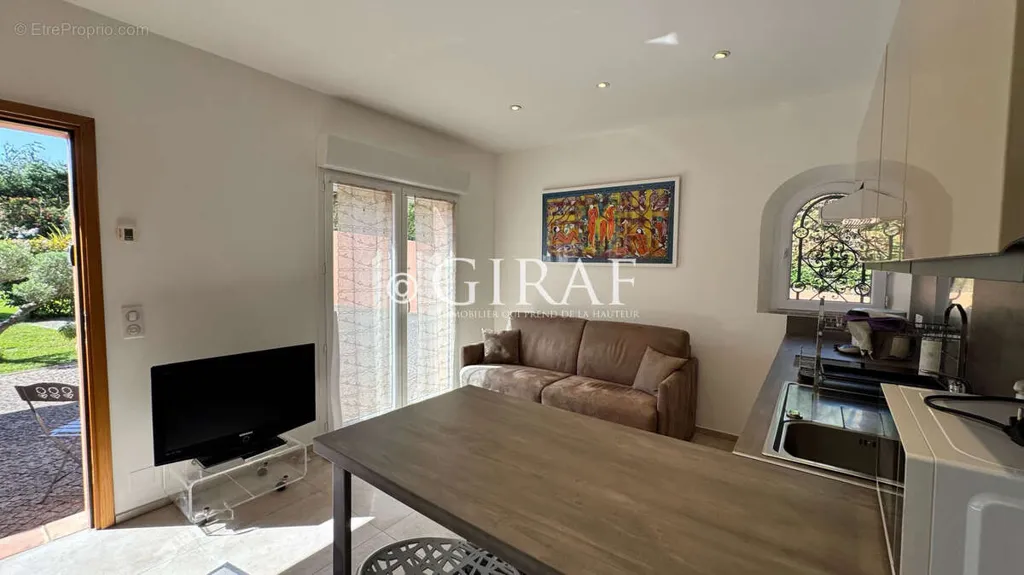 Elutuba - Mediterranean Villa with Pool in Residenial Area