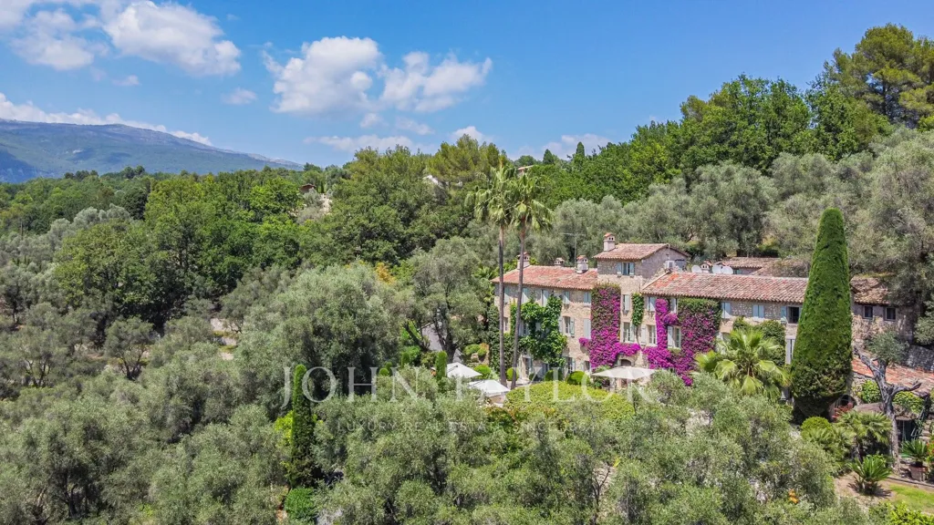 Vue aérienne - Bastide Luxueuse avec Piscine à Grasse