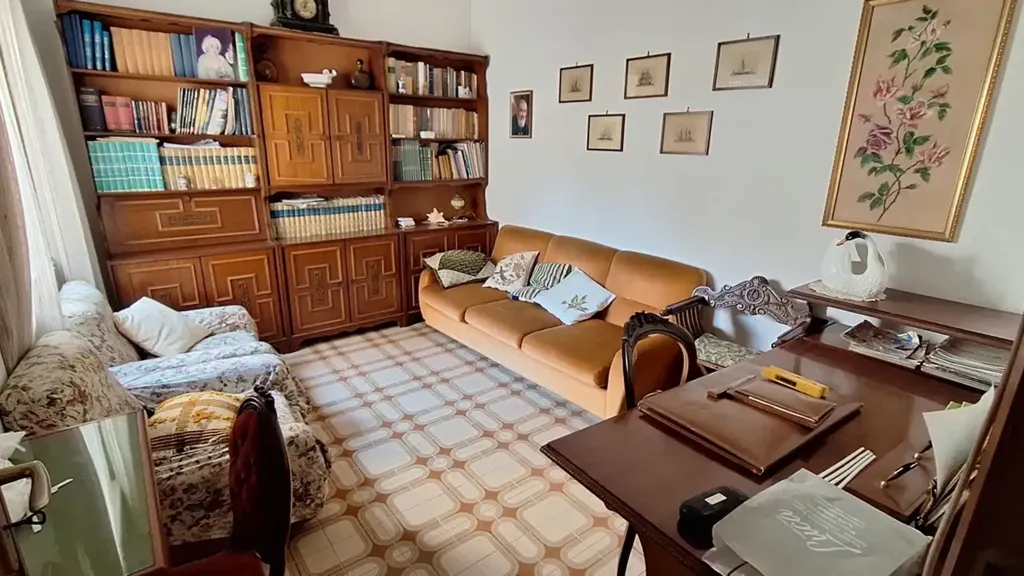 Bureau - Spacious Apartment with Balcony in Messina