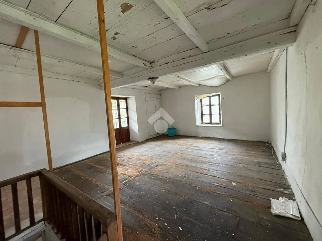 Pièces - Rustic House with Garden in Viù