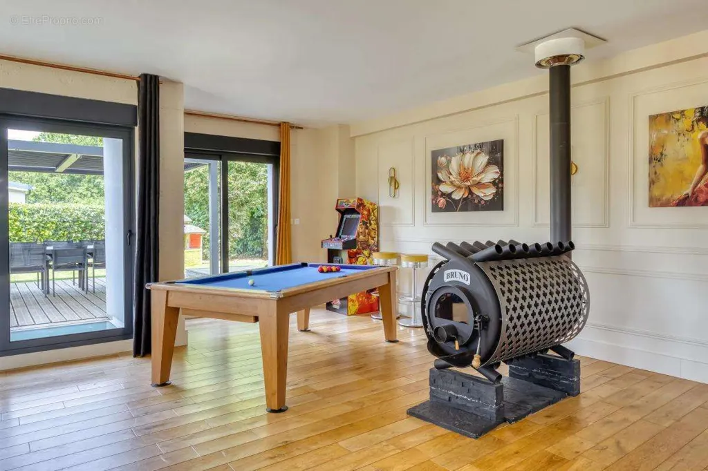Pièces - Maison Familiale avec Jardin et Terrasse à Caumont