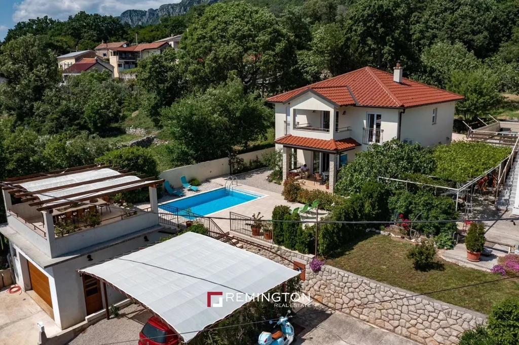 Õhuvaade - House with Pool and Sea View