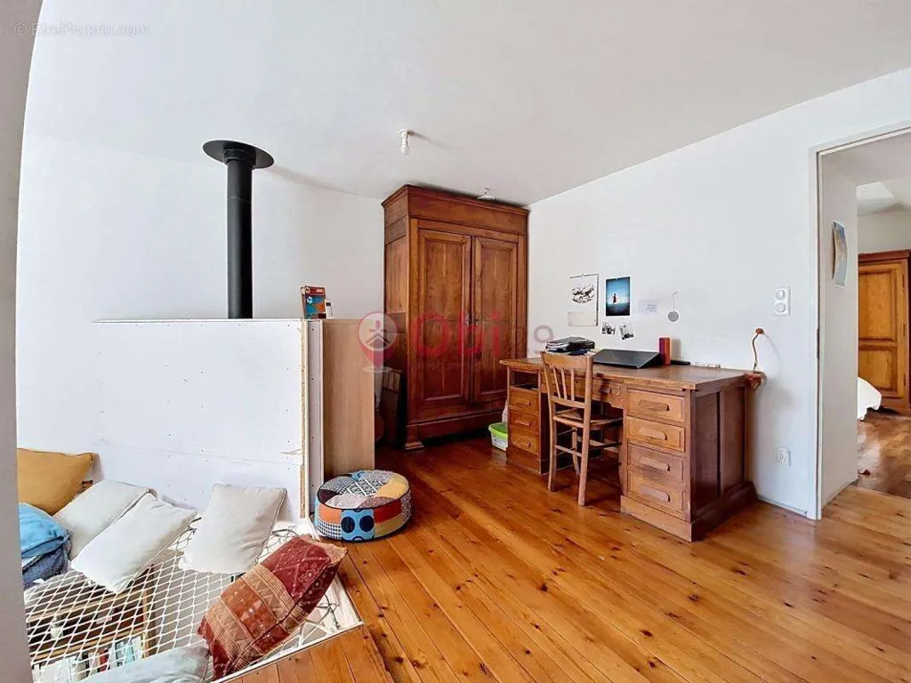 Séjour - Maison Semi-Mitoyenne avec Jardin à Cast