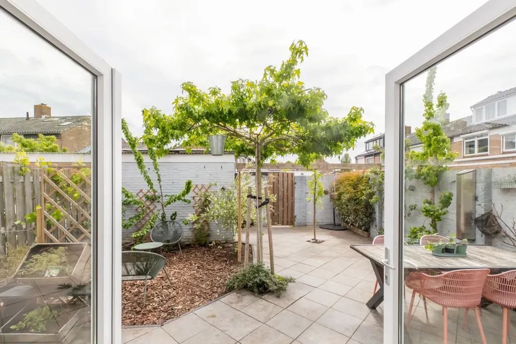 Aed - Modernised Corner House with Garden in Middelburg