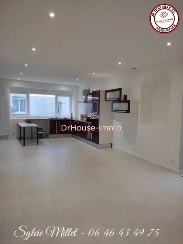 Séjour - Maison rénovée avec revenu locatif à Saint-Hilaire-de-Clisson