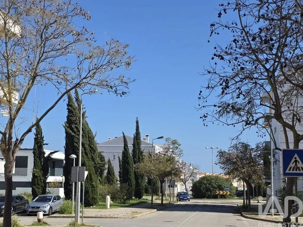 3-Bedroom Flat with Balcony in Portimão