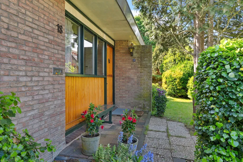 Aed - Detached Bungalow with Garden in Monnickendam
