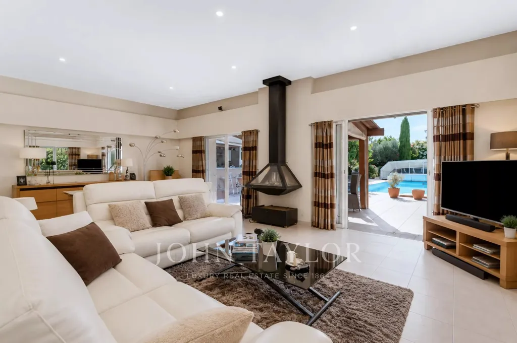 Elutuba - Contemporary Villa with Pool near Saint-Tropez