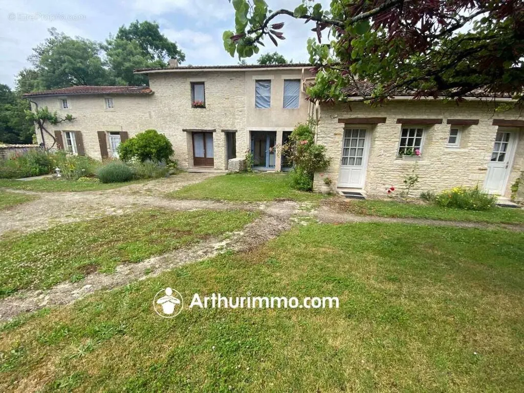 Aed - Large Property with Multiple Units in Villefollet