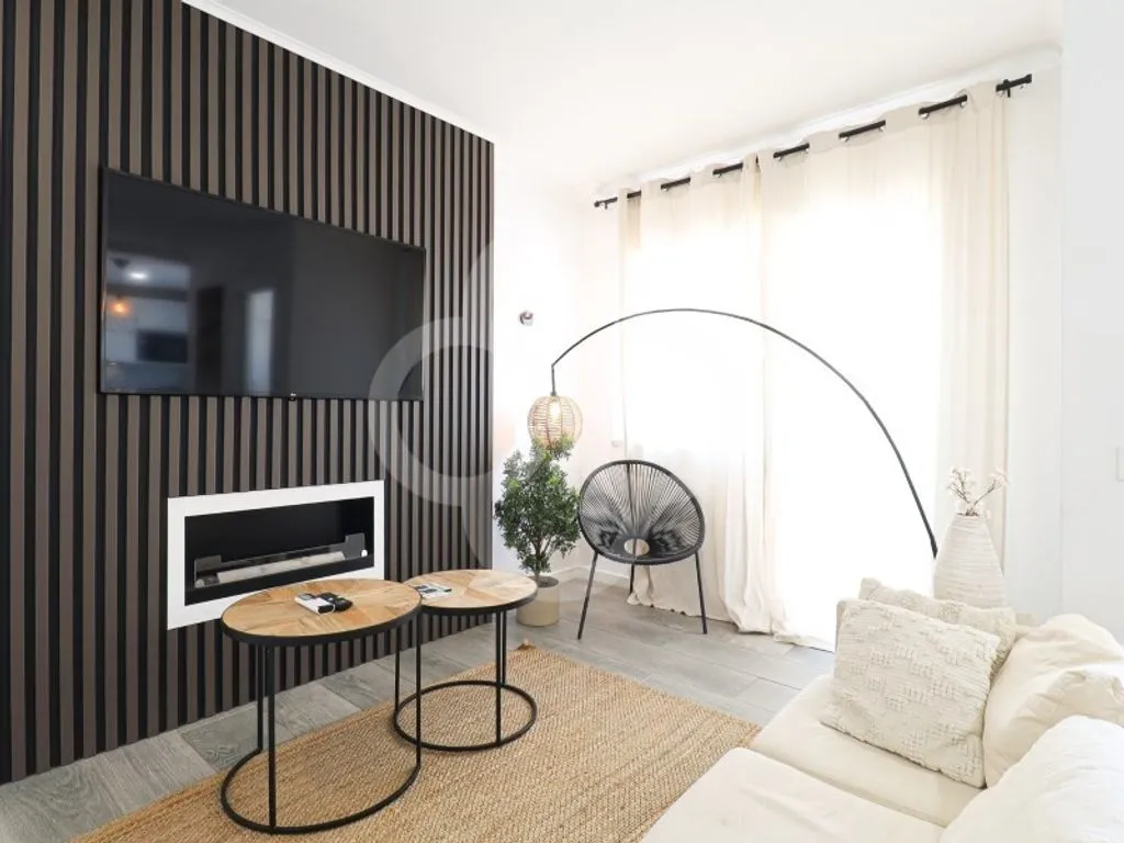 Séjour - 2-Bedroom Flat with Balcony in Largo do Rato, Lisbon