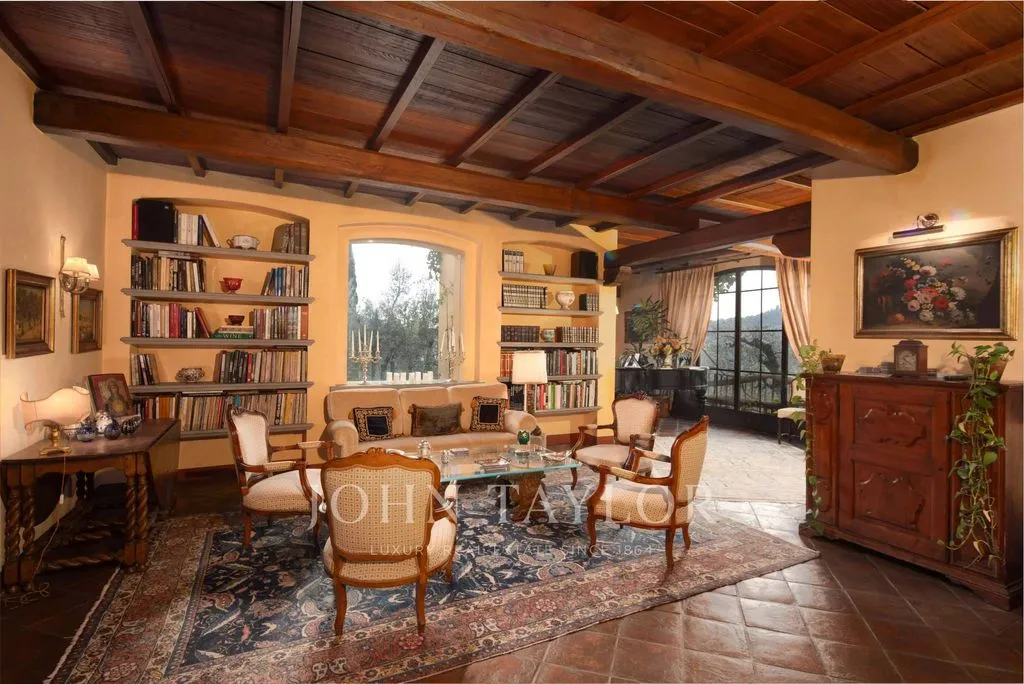 Bureau - Luxury Villa with Pool near Florence