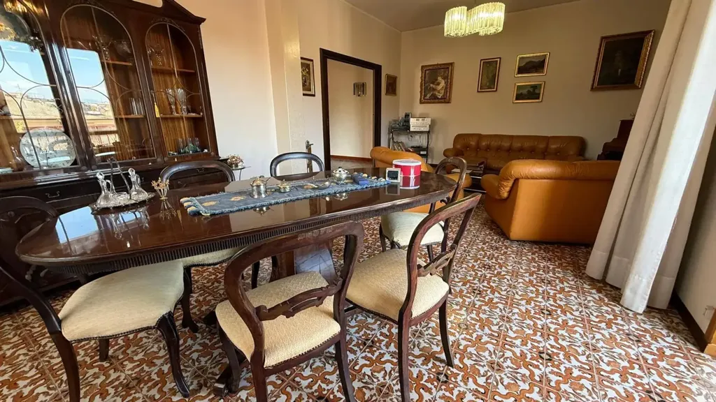 Salle à manger - Spacious Apartment with Balconies in Caserta