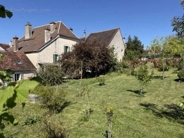 Jardin - Maison de Caractère avec Jardin à Épineuil