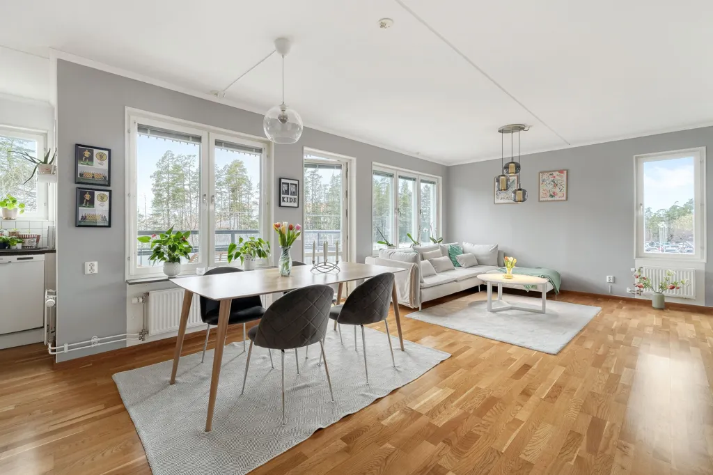 Salle à manger - Apartment with Balcony in Vallentuna