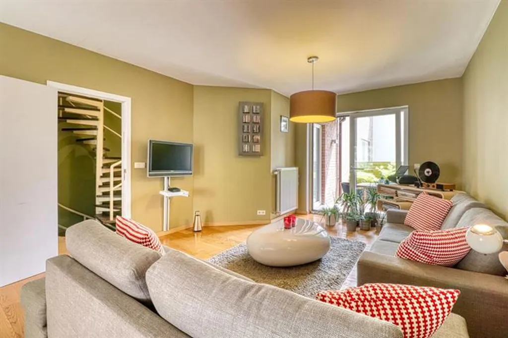 5 magamistoaga korter asukohas Neder-Over-Heembeek