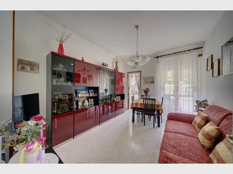 Elutuba - Partially Rented Flat with Balcony in Rivalta di Torino