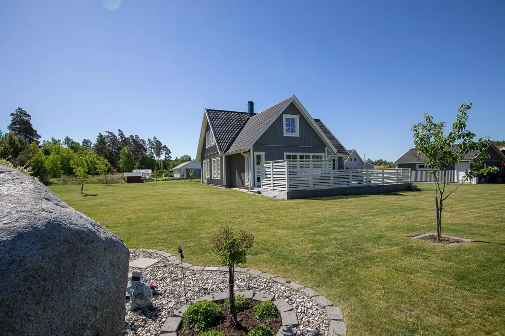 Aed - 5-Bedroom Villa with Double Garage in Saxnäs