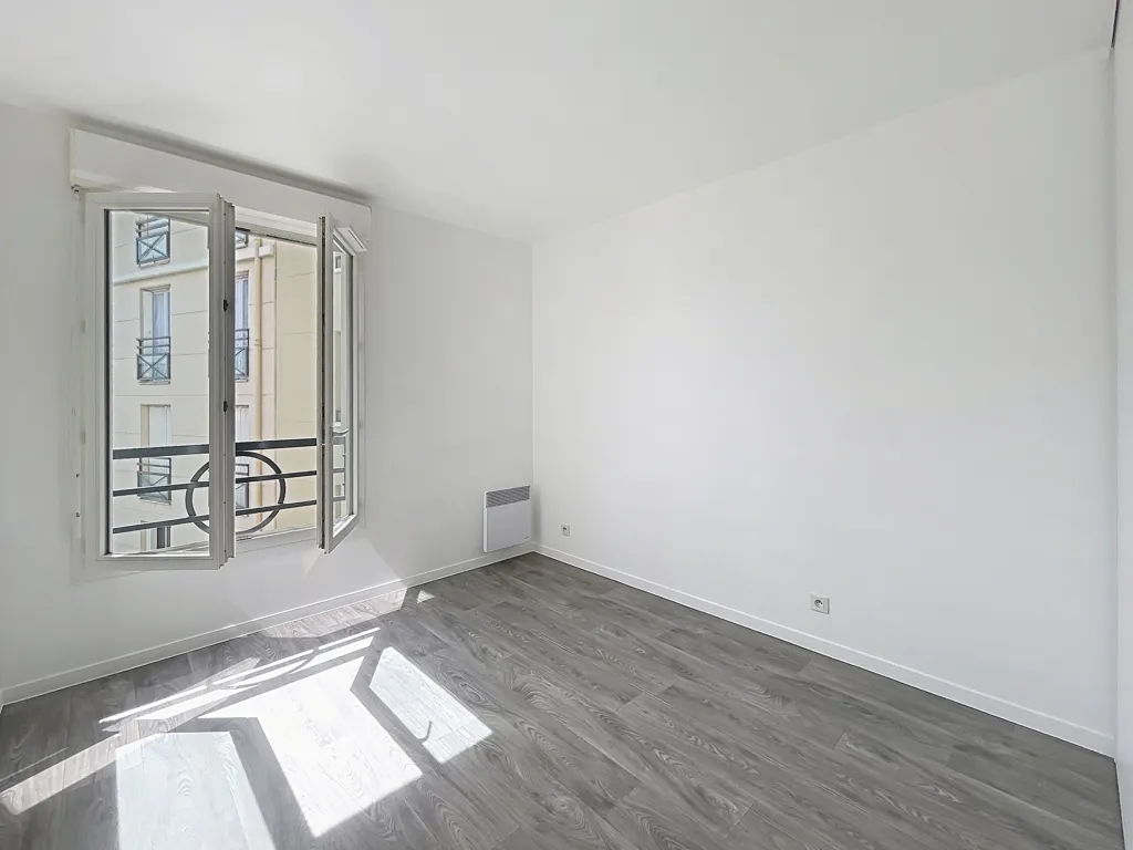 Toad - 3-Bedroom Apartment with Balcony in Chatillon