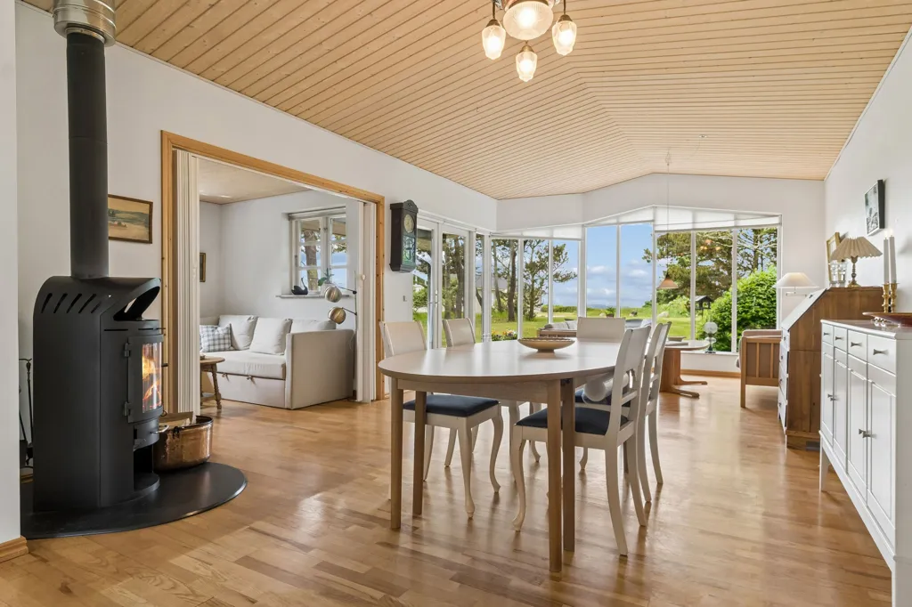 Dining Room - Cottage with Limfjorden View in Løgstør