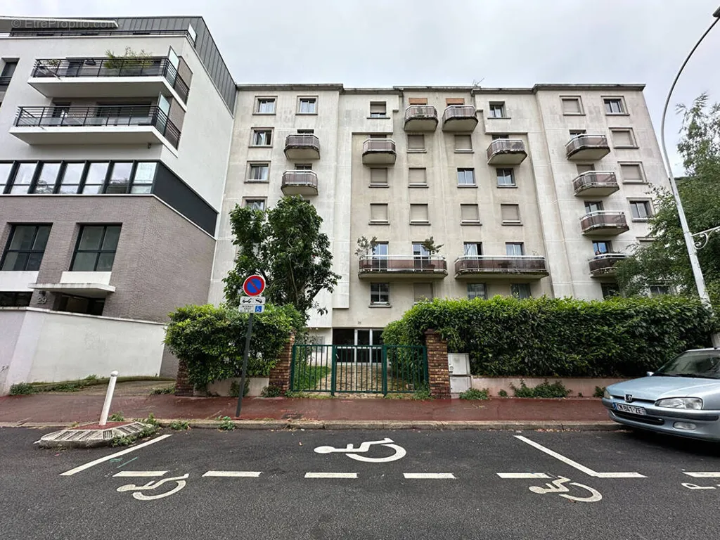 Välivaade - Studio with Garden and Balcony in Montrouge