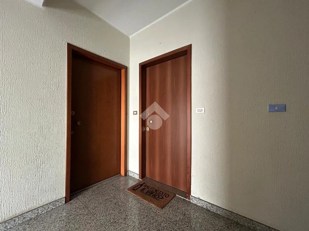 Ingresso - South-Facing Apartment with Balcony in Cosenza