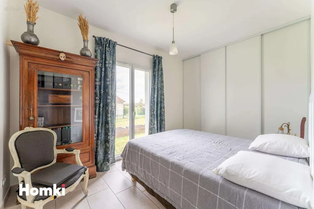 Bedrooms - Contemporary Villa with Garden in Vayres