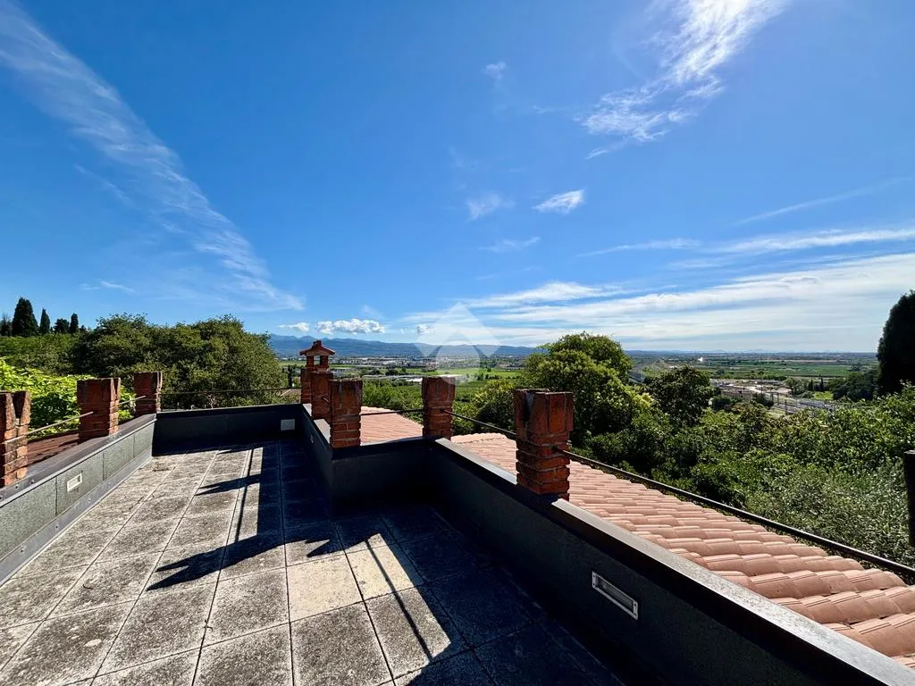 Terrazza - Historic Villa with Pool in Sona