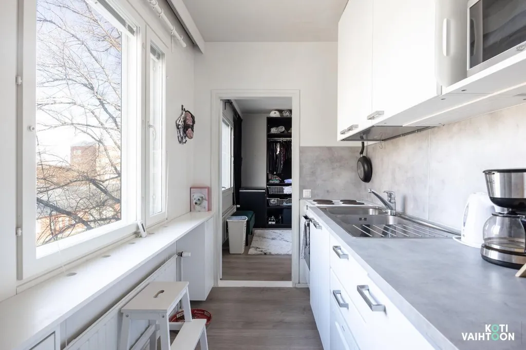 Köök - Renovated Flat with Balcony in Helsinki