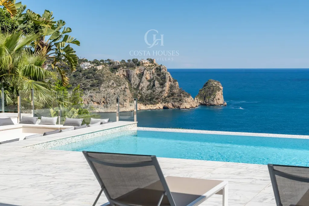 Bassein - Contemporary Villa with Seafront Views in Jávea